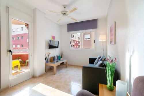 precioso apartamento soleado, con piscina, cerca del mar