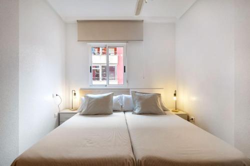 precioso apartamento soleado, con piscina, cerca del mar