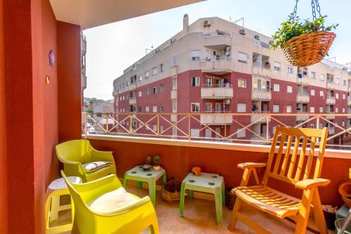 precioso apartamento soleado, con piscina, cerca del mar