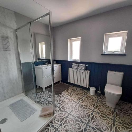 Koupelna v ubytování Abbeyfeale Home - Sleeps 6 - Convenient Location