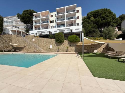 Agi Rodas Apartments
