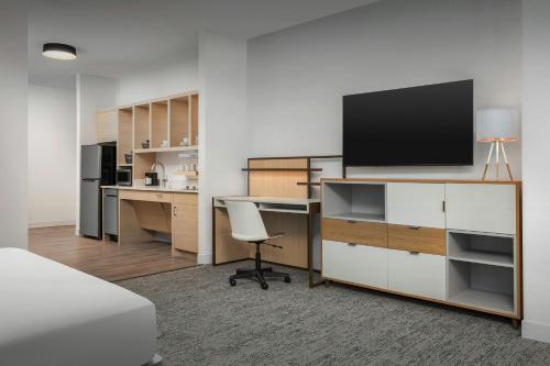 Dapur atau dapur kecil di TownePlace Suites by Marriott Forney