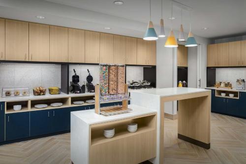 Dapur atau dapur kecil di TownePlace Suites by Marriott Forney