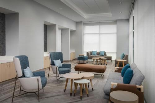 Ruang duduk di TownePlace Suites by Marriott Forney