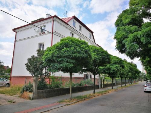 Velký byt se dvěma ložnicemi, zahrada, Wifi zdarma