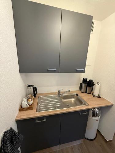 a kitchen with a sink and a cabinet at Moderne Ferienwohnung in Kleve Nr 5 - sehr zentral gelegen in Kleve