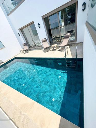 Bazén v ubytování Maison avec 2 piscines vue mer et montagne nebo v jeho okolí