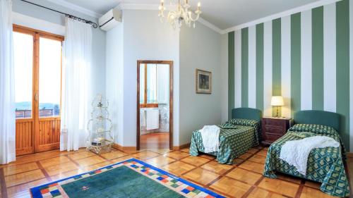 Giường trong phòng chung tại Villa Beltrami 14, Emma Villas