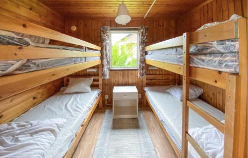 Ένα ή περισσότερα κρεβάτια σε δωμάτιο στο 1 Bedroom Awesome Home In Byxelkrok