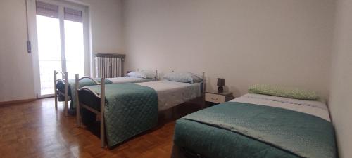 Katil atau katil-katil dalam bilik di Alloggio Tobia centro Biella