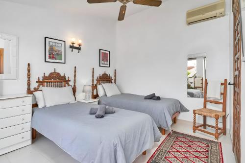 Postel nebo postele na pokoji v ubytování Capistrano Village, Casa Halo Nerja