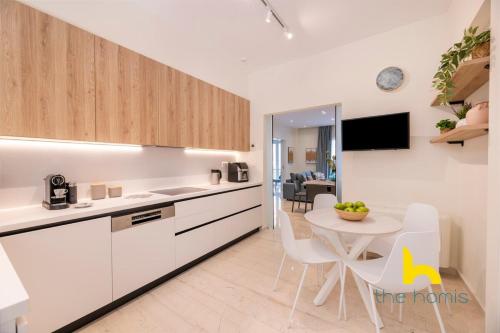 Radiant 3BR in Pireas Near Marina Zeas and Metro