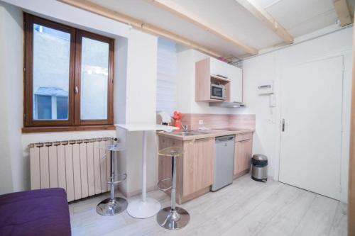 Le Veyrier - Small studio for 2 people in the heart of the old town