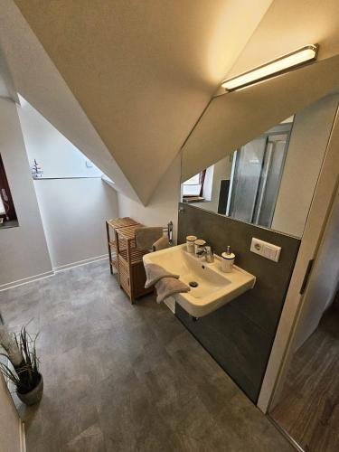 a bathroom with a sink and a mirror at Ferienwohnung Inselblüte in Werder