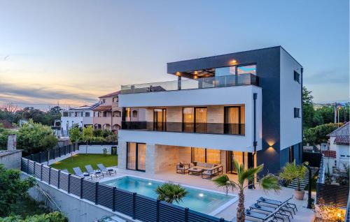 Cozy Home In Privlaka With Sauna