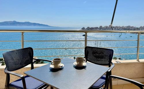 Two Worlds Sea View Apartment