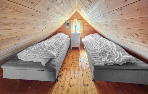 a room with two beds in a tiny house at Nice Home In Manger With House Sea View in Manger