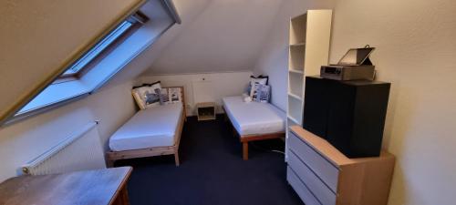 a small room with two beds and a window at Ruime vakantievilla in Zeewolde in Zeewolde