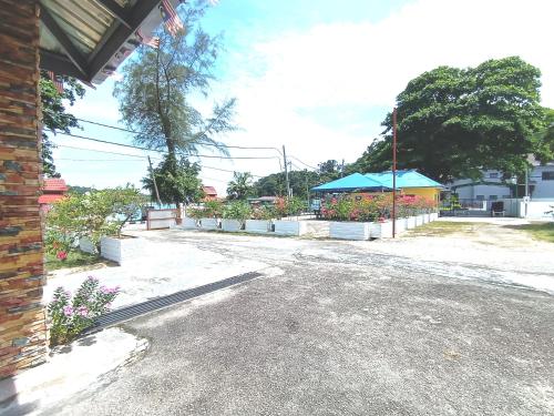 an empty street with flowers on the side of a building at Analisa Beach Resort in Pangkor