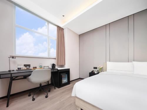 Ένα ή περισσότερα κρεβάτια σε δωμάτιο στο Atour Hotel Xian Greater Wild Goose Pagoda
