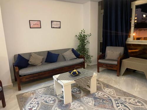 Χώρος καθιστικού στο Royal Chalet Maamourah Beach
