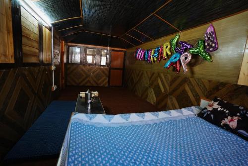 Ένα ή περισσότερα κρεβάτια σε δωμάτιο στο Raipalto Homestay