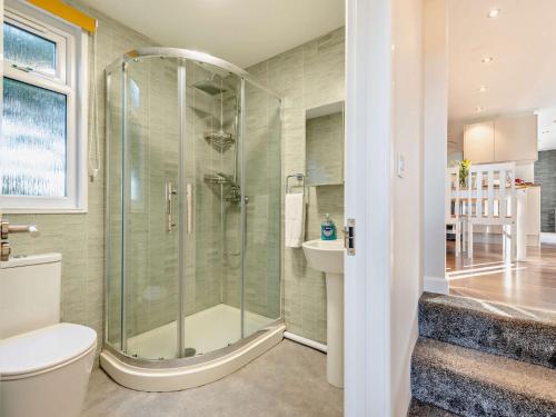 Ένα μπάνιο στο 2 Bed in Aberaeron 94044