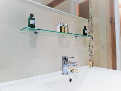 a bathroom with a sink with a mirror and a sink at Appartement lumineux à 5 min des plages et commerces avec balcon, barbecue et parking inclus - FR-1-239-608 in Capbreton