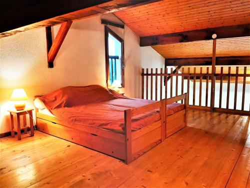a bedroom with a wooden bed in a room at Appartement lumineux à 5 min des plages et commerces avec balcon, barbecue et parking inclus - FR-1-239-608 in Capbreton