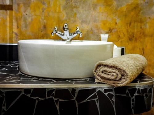 Ένα μπάνιο στο The Red Oak Guesthouse