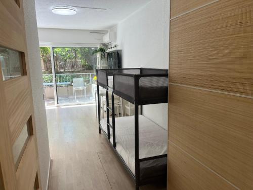 un bureau noir dans une pièce avec une porte coulissante dans l'établissement Studio Climatisé Idéal: Plage et Centre-Ville à Pied, WIFI Gratuit - FR-1-466A-51, à Saint-Raphaël