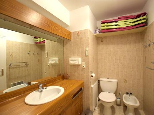 a bathroom with a sink and a toilet at Appartement cozy au centre d'Évian pour 4 personnes - FR-1-498-58 in Évian-les-Bains