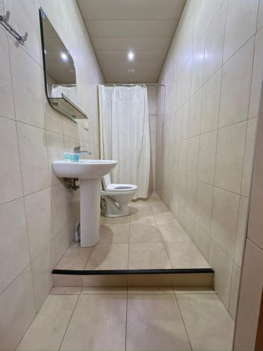 HOTEL IMERETI TBILISiにあるバスルーム