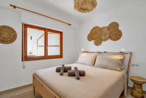 a bedroom with a bed with two stuffed animals on it at RBL Paraíso Moraira Beachfront apartment in Moraira