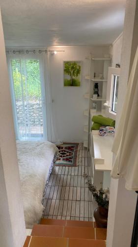 a small room with a bed and a window at Le havre de paix Gîte insolite avec spa sous les étoiles in Mirabel-aux-Baronnies