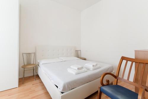 GuestHost - MM1 Inganni Bright Apartment