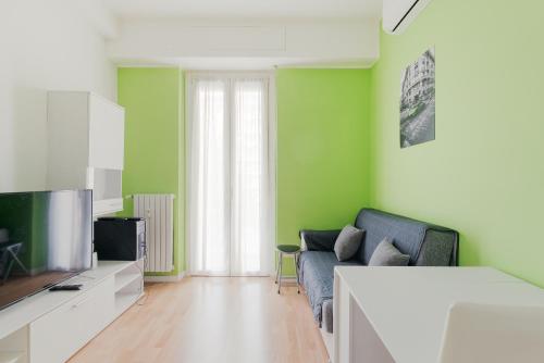 GuestHost - MM1 Inganni Bright Apartment