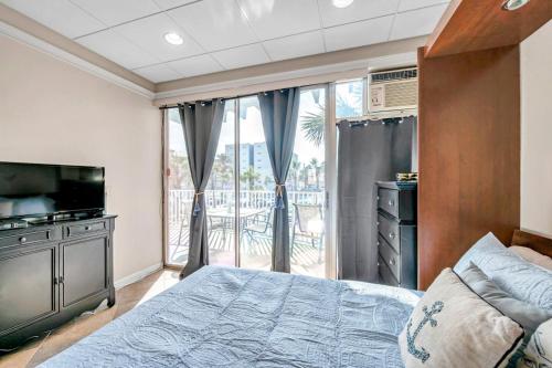 Ένα ή περισσότερα κρεβάτια σε δωμάτιο στο Belleview Gulf Condo 381