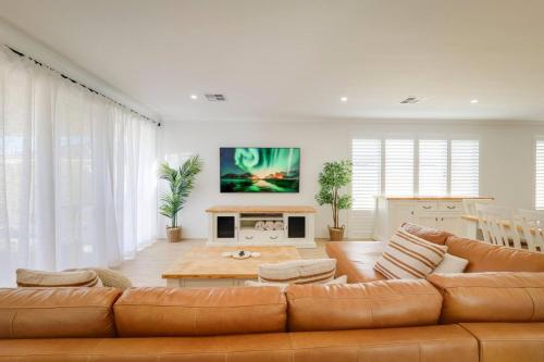 Nessies Nook Relax in Styleにあるテレビまたはエンターテインメントセンター