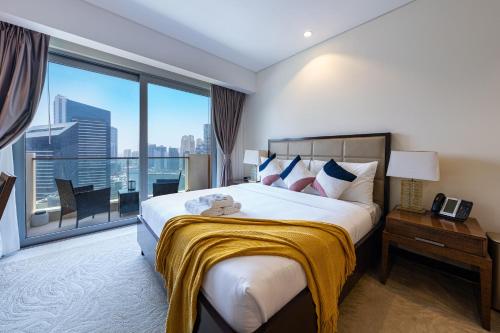 Postel nebo postele na pokoji v ubytování Luxury Address Res DubaiMarina Studio3 Frank&Frank - 1910