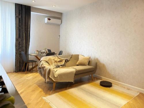 Χώρος καθιστικού στο City Style & Timeless Comfort in Baku! Avant-17