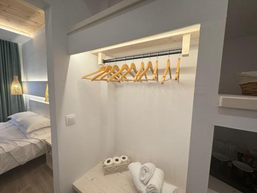 Ένα ή περισσότερα κρεβάτια σε δωμάτιο στο Patras Rooms est 1990