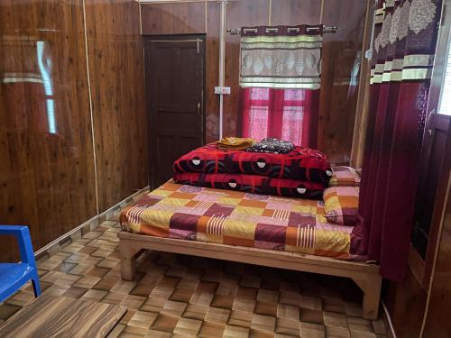 a small bed in a room with a window at Kanasar Home Stay in Chakrāta