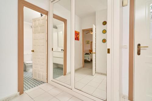 Kúpeľňa v ubytovaní Large One Bed Apt
