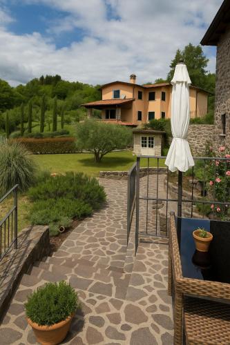 Taman di luar L'oasi nel borgo, un angolo di pace vicino a Bagnone