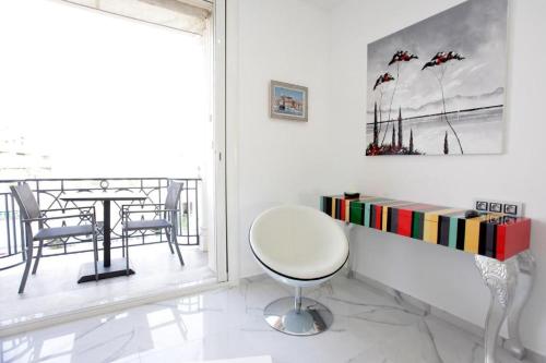 LA CROISETTE élégant studio avec balcon et vue mer aperçu