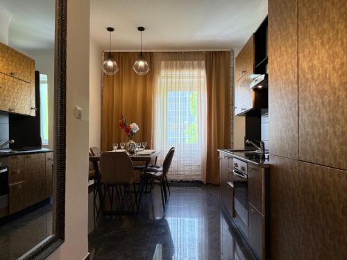 PETRUS SUPERIOR APARTMENT - spacious three-room apartment - prestigious location near Diocletian's Palace and Bacvice beach - the best restaurants within walking distance - free parking provided