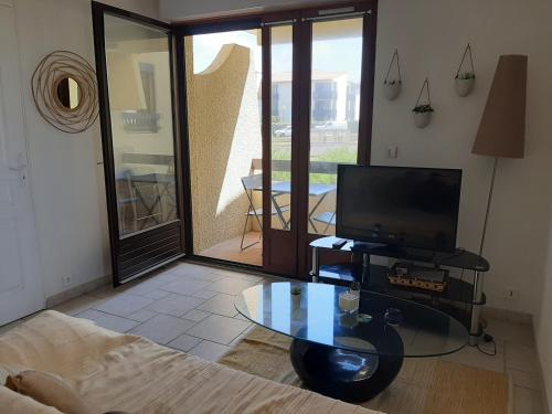 Appartement T2 à 300m de la plage avec WiFi gratuit - Terrasse et cuisine équipée - FR-1-239-764