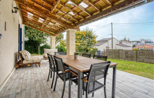 Photo de la galerie de l'établissement 2 Bedroom Awesome Home In Royan, à Royan