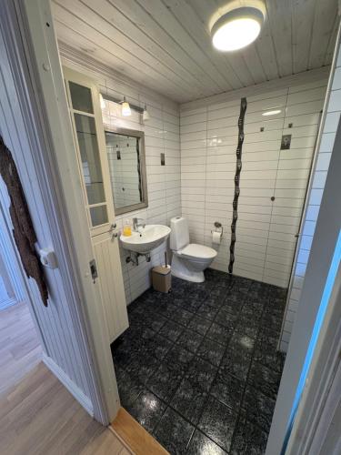 Koupelna v ubytování Lilleeideholmen Sjohusutleie